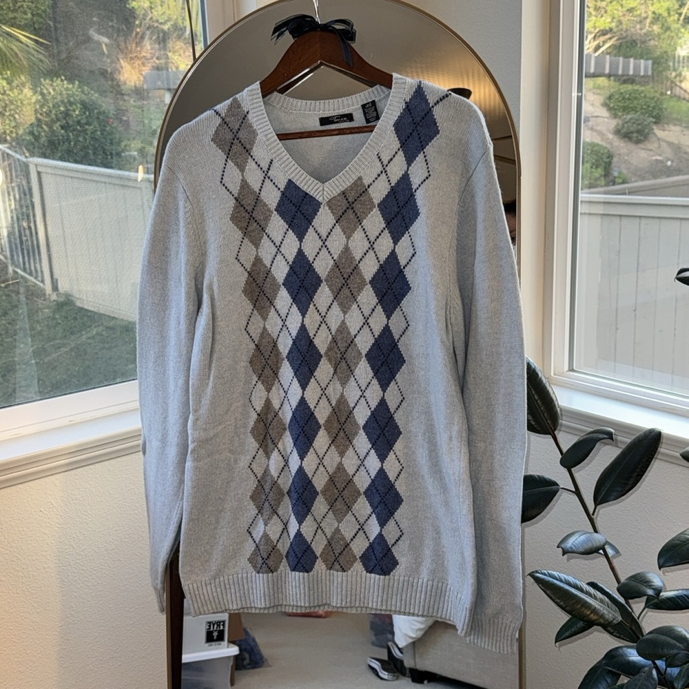 Men’s Argyle Mixed media, cashmere v-neck sweater, XL